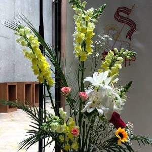 Bouquet de fleurs, Pâques 2026, église Saint-Pierre-Chanel, Rillieux-la-Pape